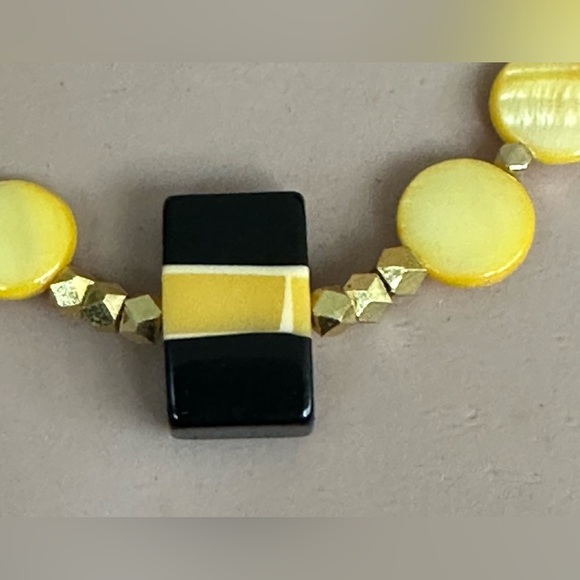 20 inch Mother of Pearl coin bead necklace NWOT - Picture 11 of 12